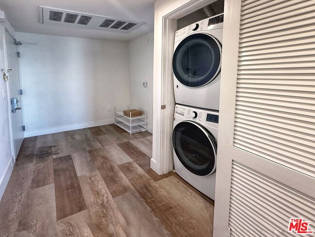 Photo - 723 S St Andrews Pl Unit 504