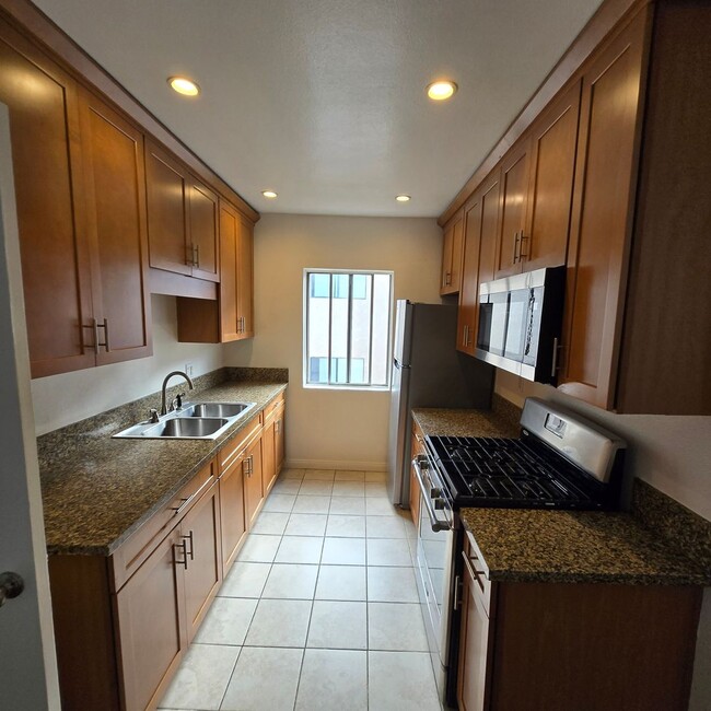 Large Upstairs 3-bedroom Apartment, Minute... - Large Upstairs 3-bedroom Apartment, Minute... Unit 3