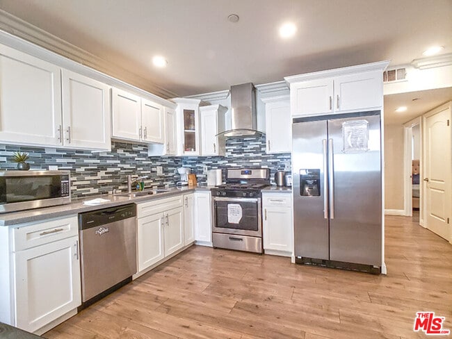 Photo - 965 N Wilton Pl