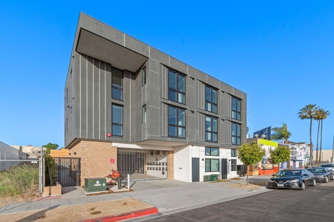 Building Photo - Modern 1x1 - Premier National City Location. Immediate Move-In! Unit 131-#202