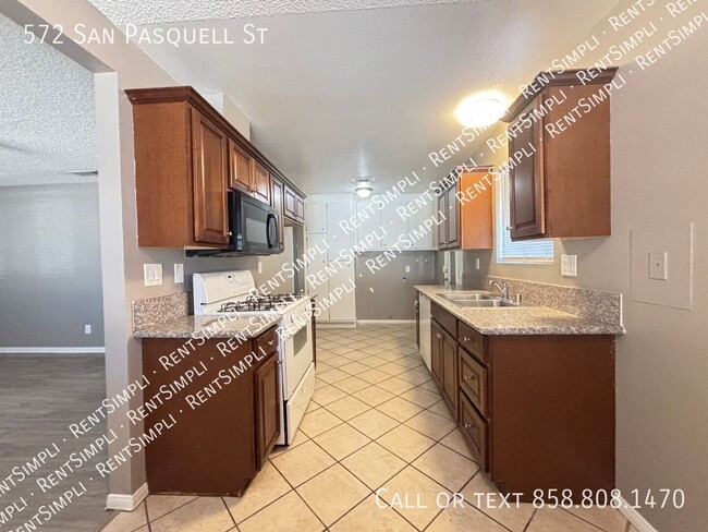 Photo - 572 San Pasquel St