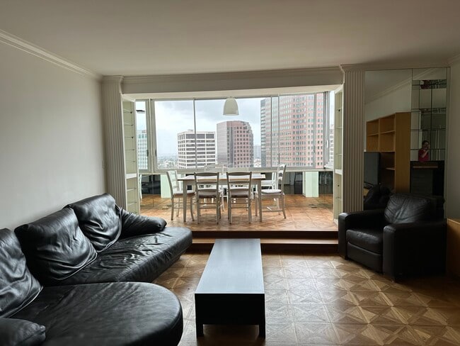 Main living area - 969 Hilgard Ave Unit Penthouse 8