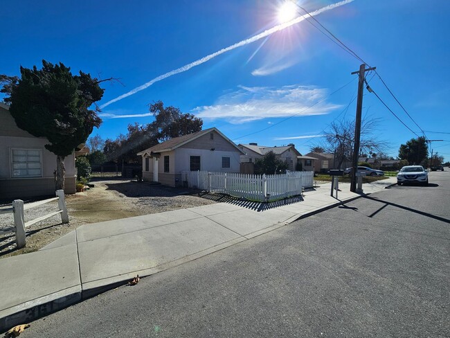 Building Photo - 1+ 1 Bed 1 Bath Cottage in San Jacinto $1425.00
