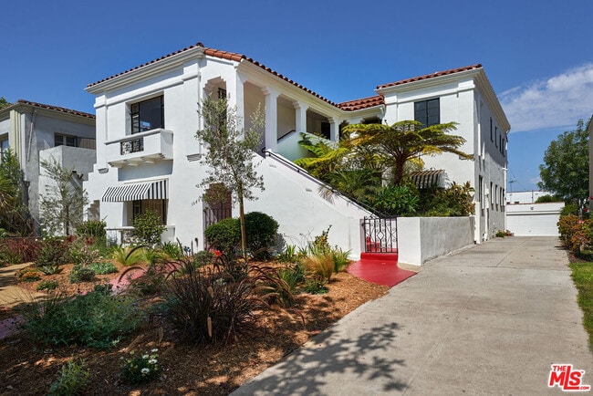 Photo - 1087 S Genesee Ave Condo