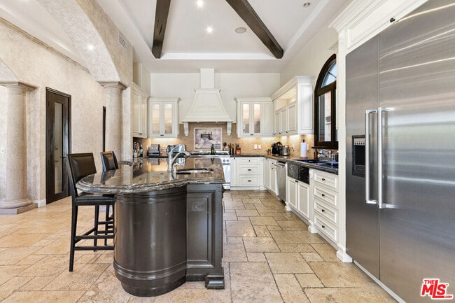 Photo - 458 Flores St