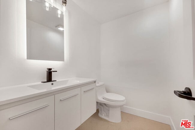 Photo - 5892 Fairhaven Ave