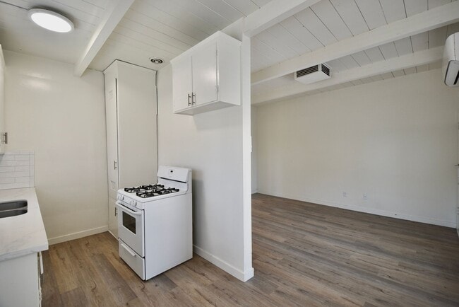 Photo - 4913 Kester Ave Unit 03