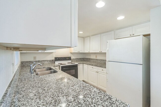 Photo - 5301 E Waverly Dr Unit 146