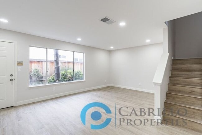 Building Photo - 4776 Bancroft St Unit #3