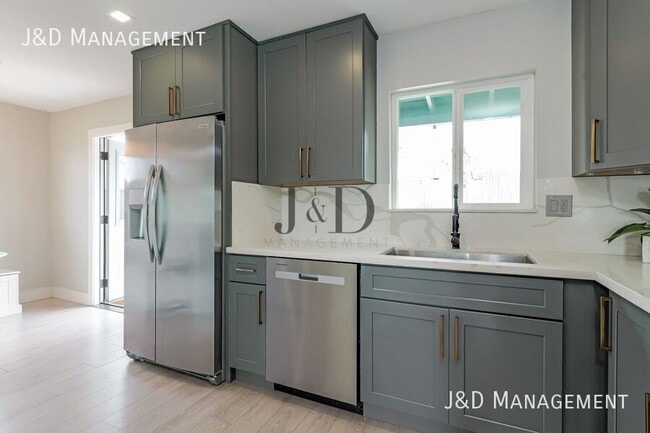 Photo - 1708 Marson St