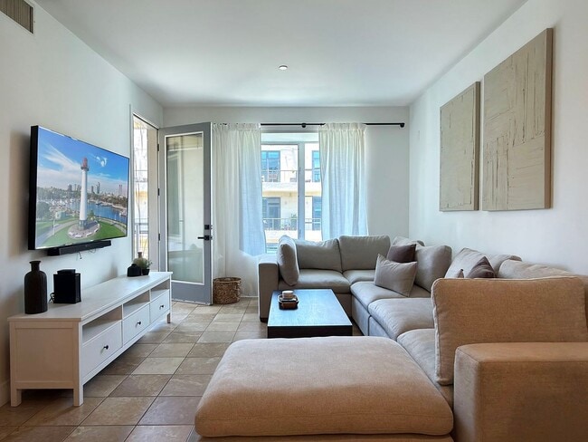 Building Photo - **150 The Promenade N #415 Long Beach** Upstairs Spacious 2 bedroom 2 bath !!2 weeks free OAC!!
