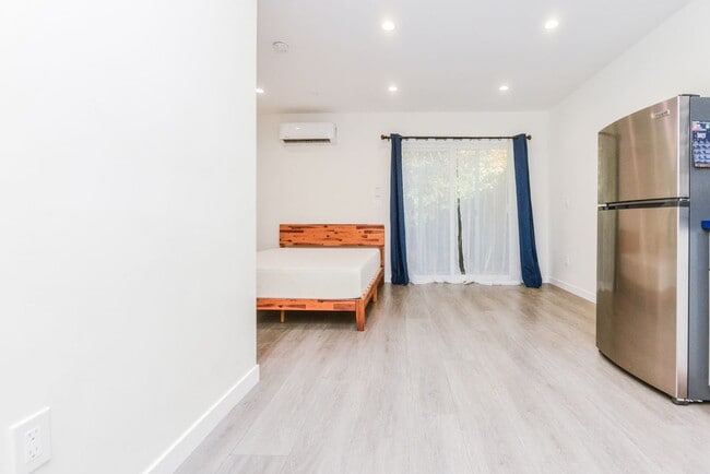 Building Photo - 8972 W 24th St Unit Studio at 8972 W 24th St