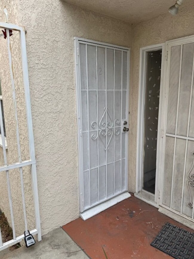 Photo - 714 Lime Ave Unit APT 2B