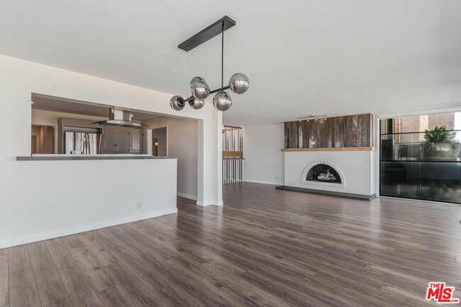 Photo - 2308 The Strand