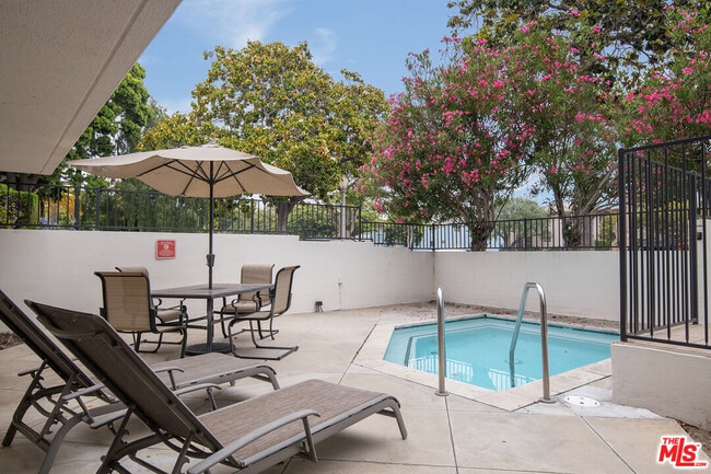 Photo - 511 San Vicente Blvd Unit 204