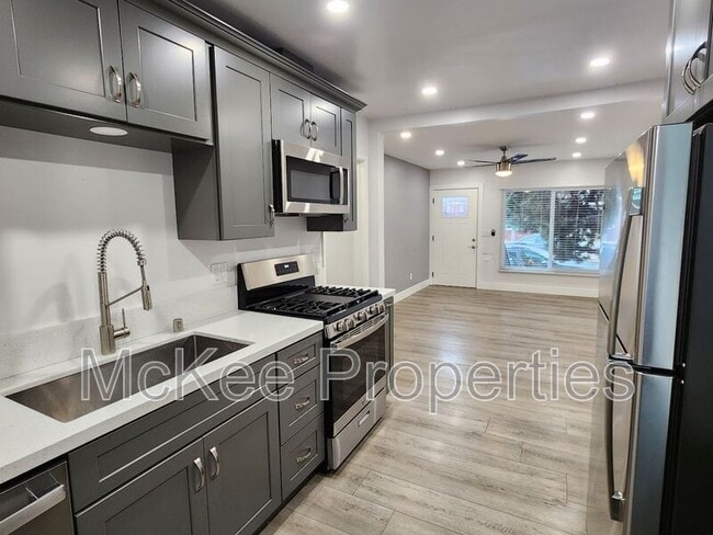 Building Photo - 1660 Cable St