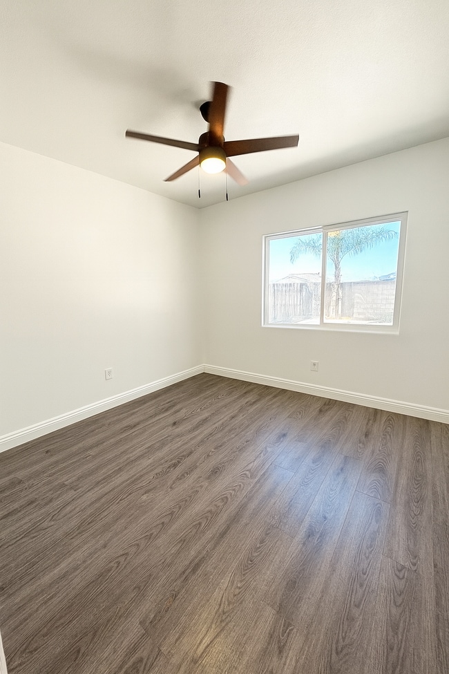 Photo - 617 E 109th St