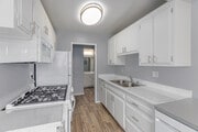 1BR, 1BA - 729SF - Kitchen - Villa Del Mar Apartments (new)