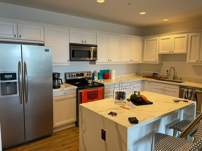 Building Photo - 3740 Santa Rosalia Dr Unit 418