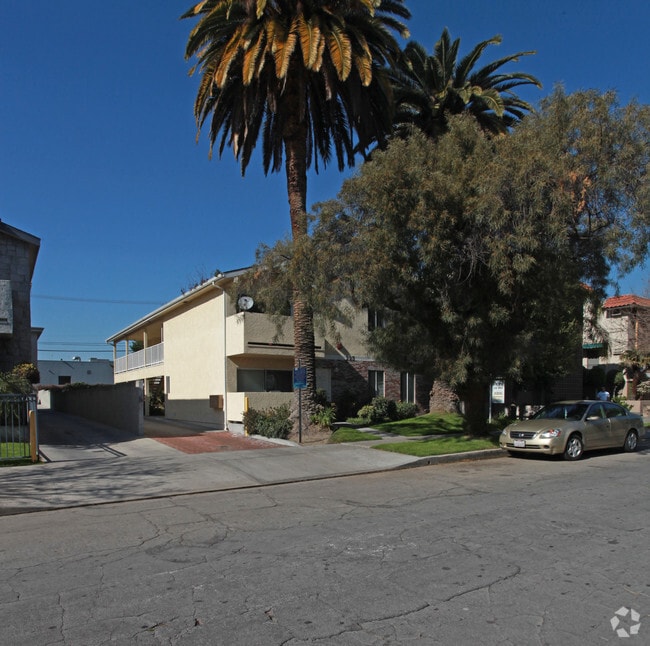 Building Photo - 223 W Tujunga Ave