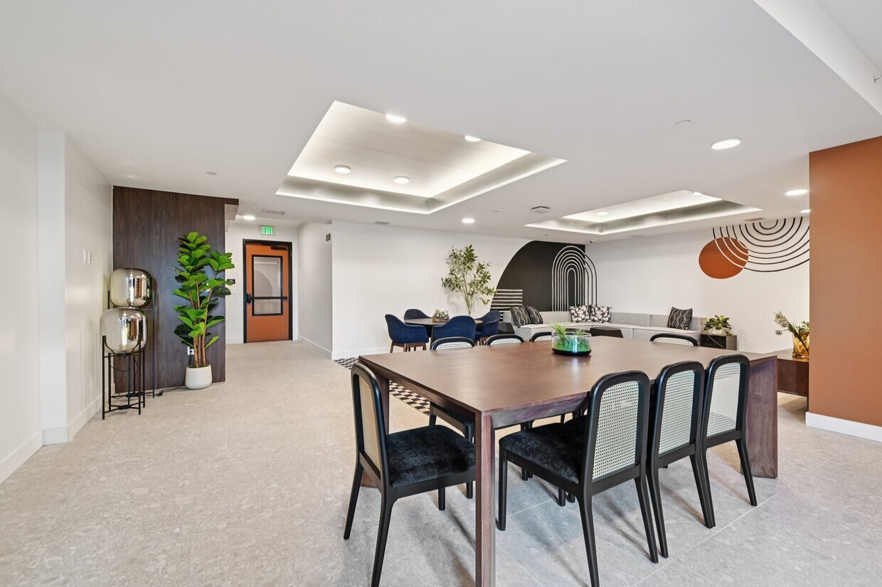 Floor Plan - 2 Bed 2 Bath +Den - 1147 sqft