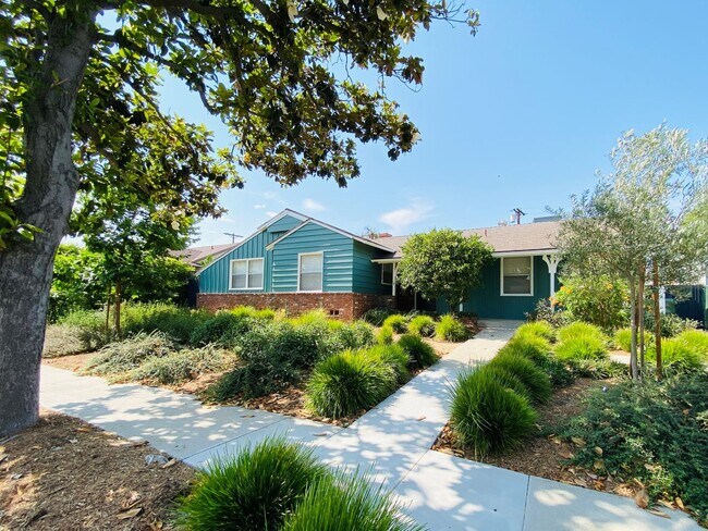 Building Photo - Delightful 3 bedroom 2½ Bathroom Single Family Home In North Hollywood Landscaped Yard