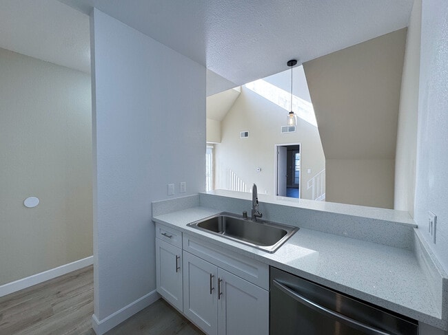 Photo - 156 S Oak Knoll Ave Unit 301