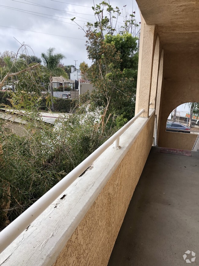 Building Photo - 670 Ximeno Ave Unit 670 Ximeno # 102 Rental