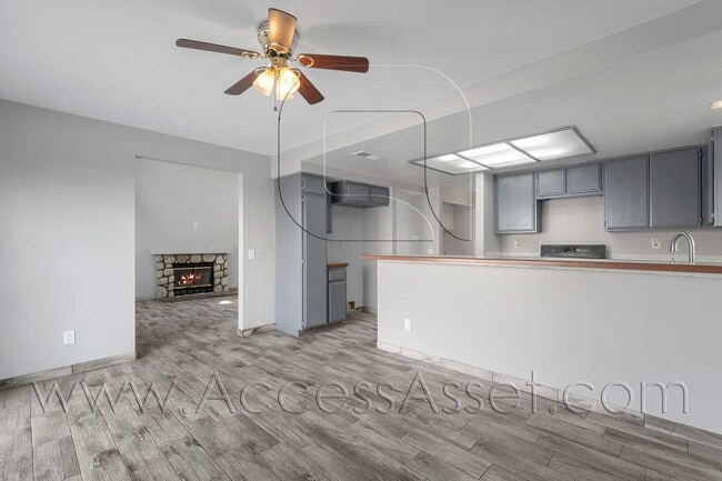 Photo - 464 E Jarvis St