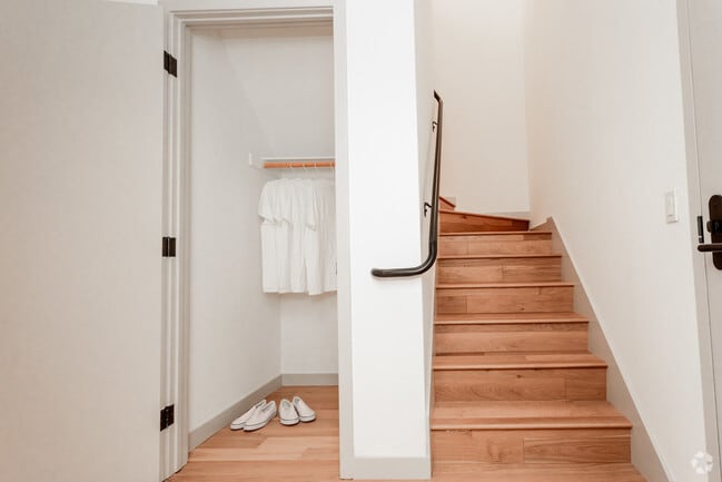 1BR, 1BA Loft - 977-984 SF - El Centro Apartments and Bungalows