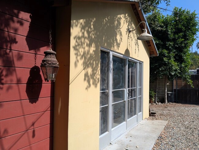 Building Photo - 11039 Memory Park Ave Unit Casita