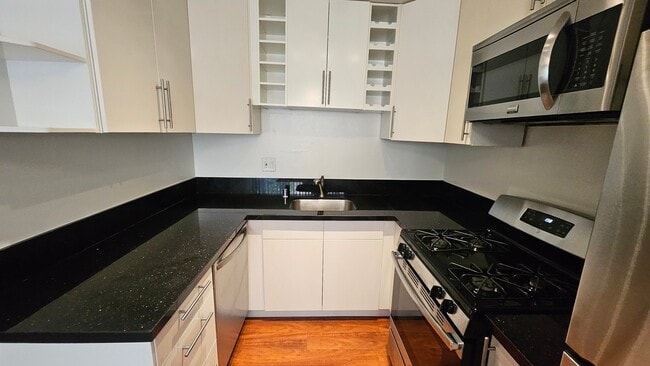 Photo - 933 S Gramercy Dr Unit 8