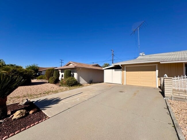 Photo - 55+ 2 bedroom 2 bathroom Sun City home for LEASE!