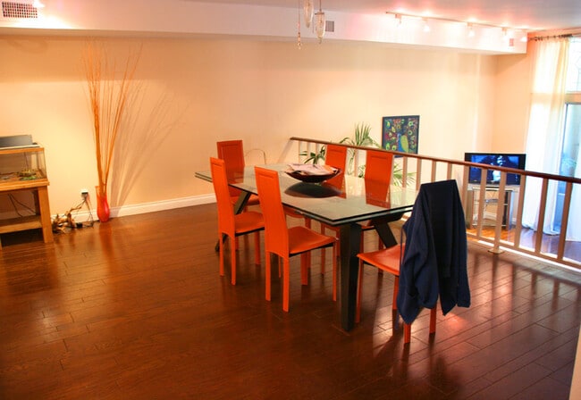 Photo - 5266 Lindley Ave