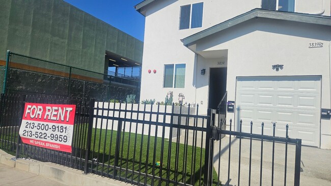 Photo - Woodlawn(3839) Unit Woodlawn(3839 1/2)