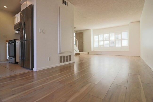 Building Photo - Exciting Rental Opportunity in Ventura!