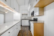2BR, 2BA - 900SF - Kitchen - Excalibur Apartments