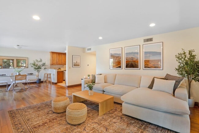 Photo - 2955 McCall St