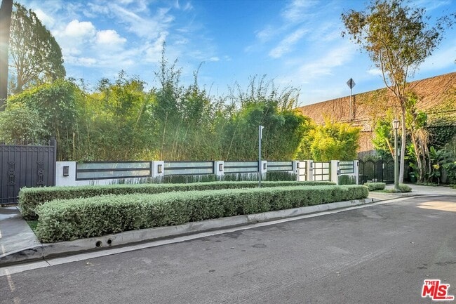 Photo - 11364 Sunset Blvd