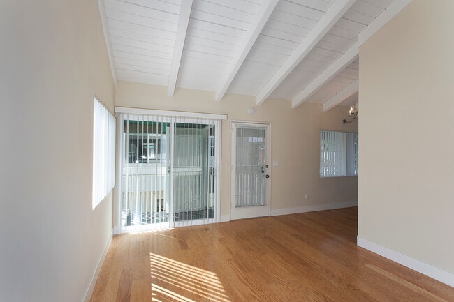 Photo - 3733 Riviera Dr