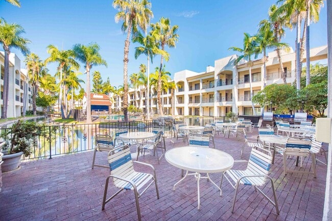 Building Photo - Updated 2 BR- 2 BA in FOUNTAIN VALLEY