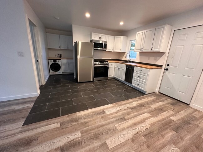 Building Photo - 2146 Felspar St Unit 2146