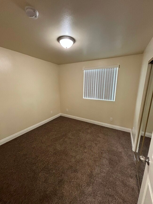 Photo - 739 E 79th St