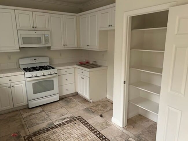 Photo - 4BD/2.5BATH FAMILY HOME-$4100 PER MO.