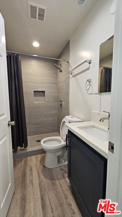 Photo - 1320 W 37th St
