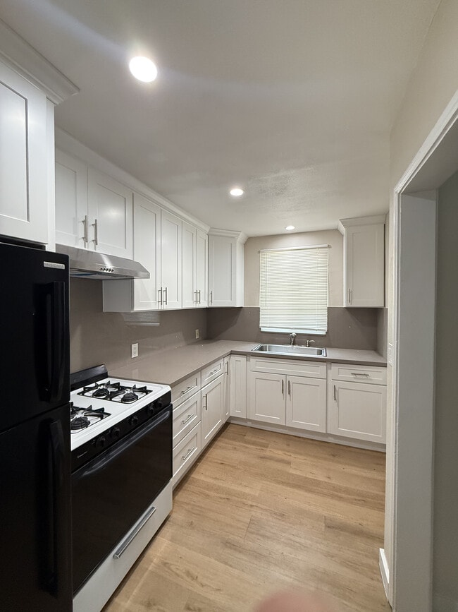 Brand new kitchen w/ quartz counter top - 5728 Hazeltine Ave Unit 5728 Hazeltine Ave.