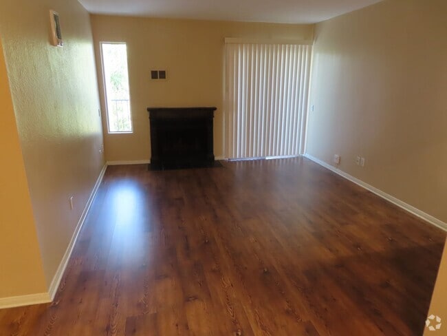 Building Photo - Two Bedroom Condo in Golden Hill