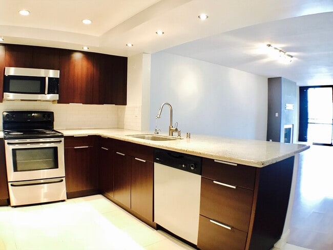 Photo - Beautifully Updated! in the heart of Westwood! North exposure!