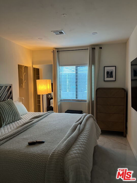 Building Photo - 643 N Vista St