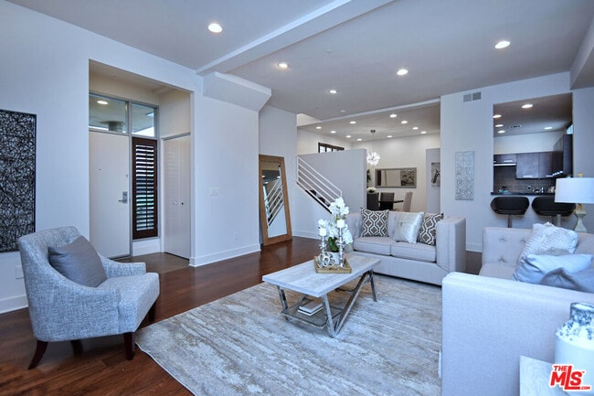 Building Photo - 11815 Laurelwood Dr Unit 8